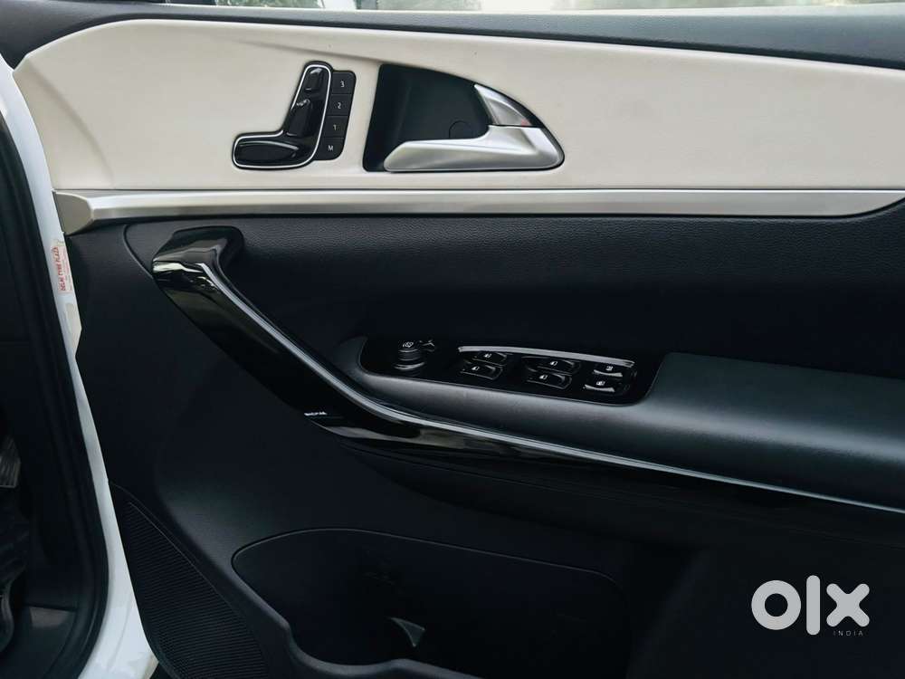 Mahindra Xuv700 Ax7l 6 Str At, 2023, Diesel