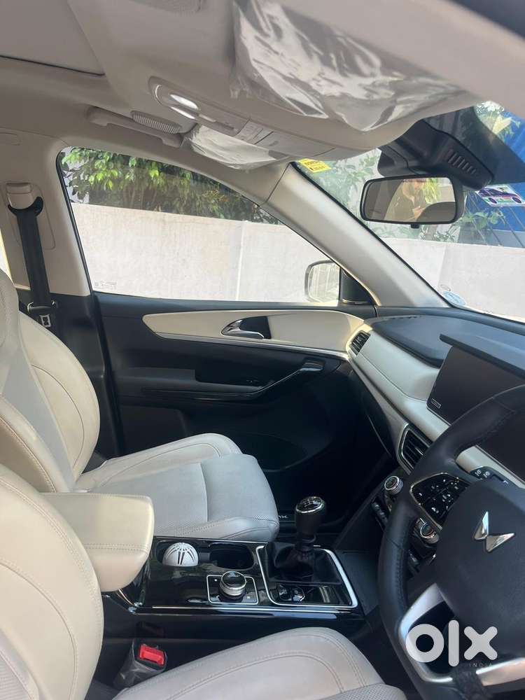 Mahindra Xuv700 2.2 Ax 7 Diesel Mt Str, 2025, Diesel