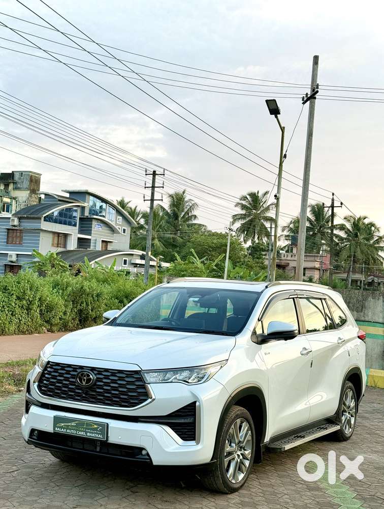 Toyota Innova Hycross 2.0 Zx (o) Hybrid 7 Str, 2025, Petrol