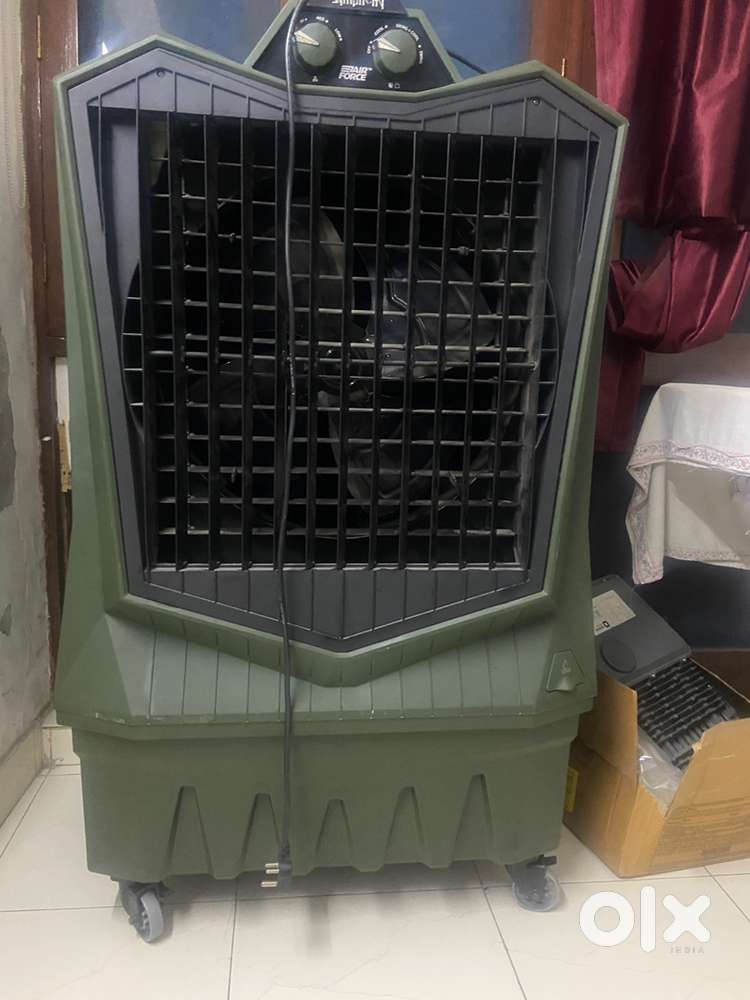 Symphony AIR FORCE 100 lts  cooler with wheels and adjustable louers