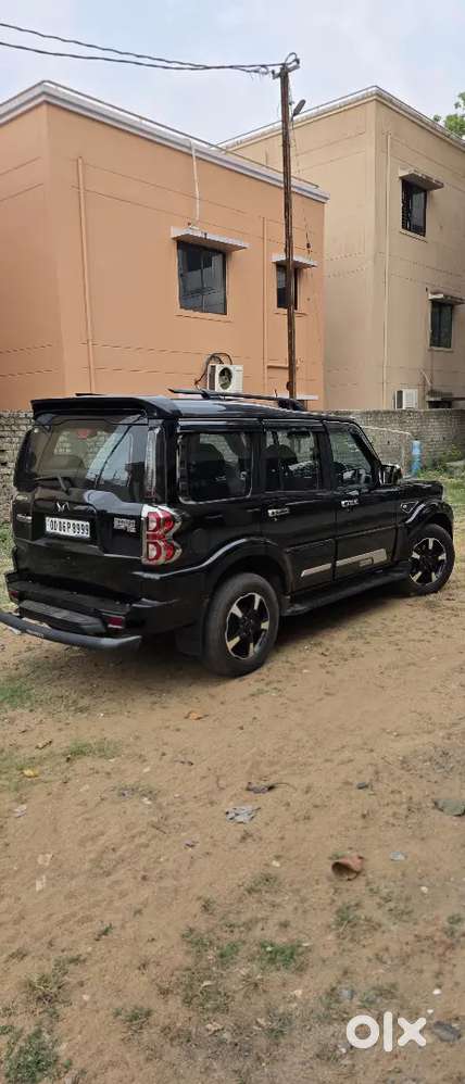 Mahindra Scorpio S11 Boss Edition Black Colour Captain Seat