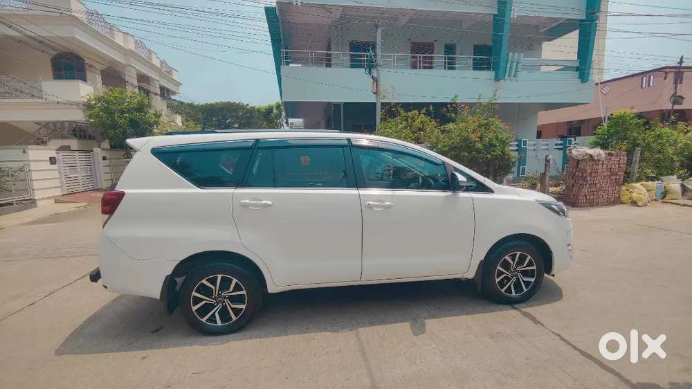 Innova Crysta 2018 V 2.4 8 Str Well Maintained