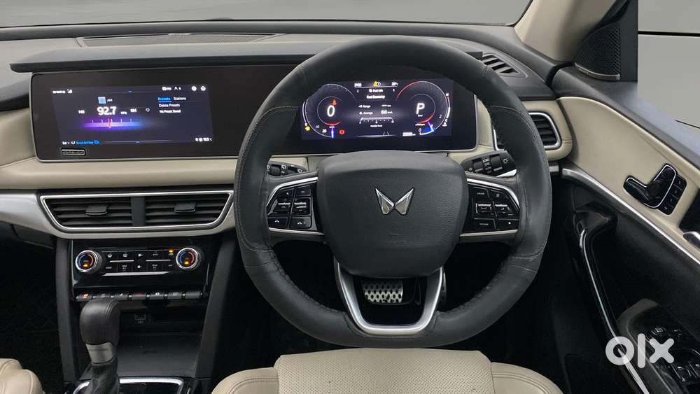 Mahindra Xuv700 2.0 Ax 7 Petrol At Luxury Pack Str, 2023, Petrol