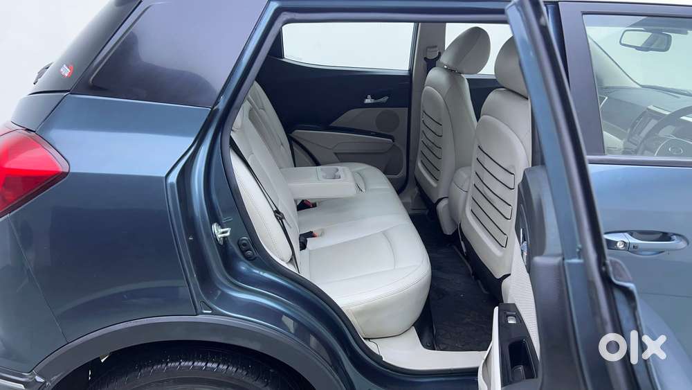 Mahindra Xuv300 W8 Option Dual Tone Diesel, 2021, Diesel