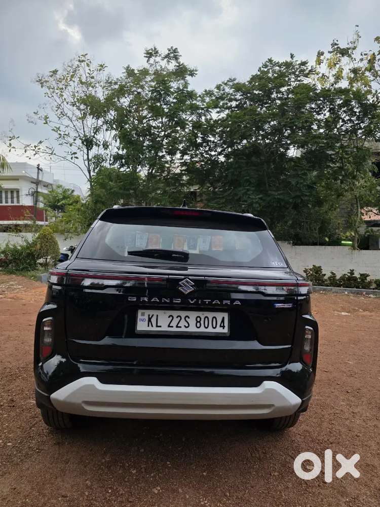 Grand Vitara Zeta Petrol Black 2024 18000kms @13,95,000