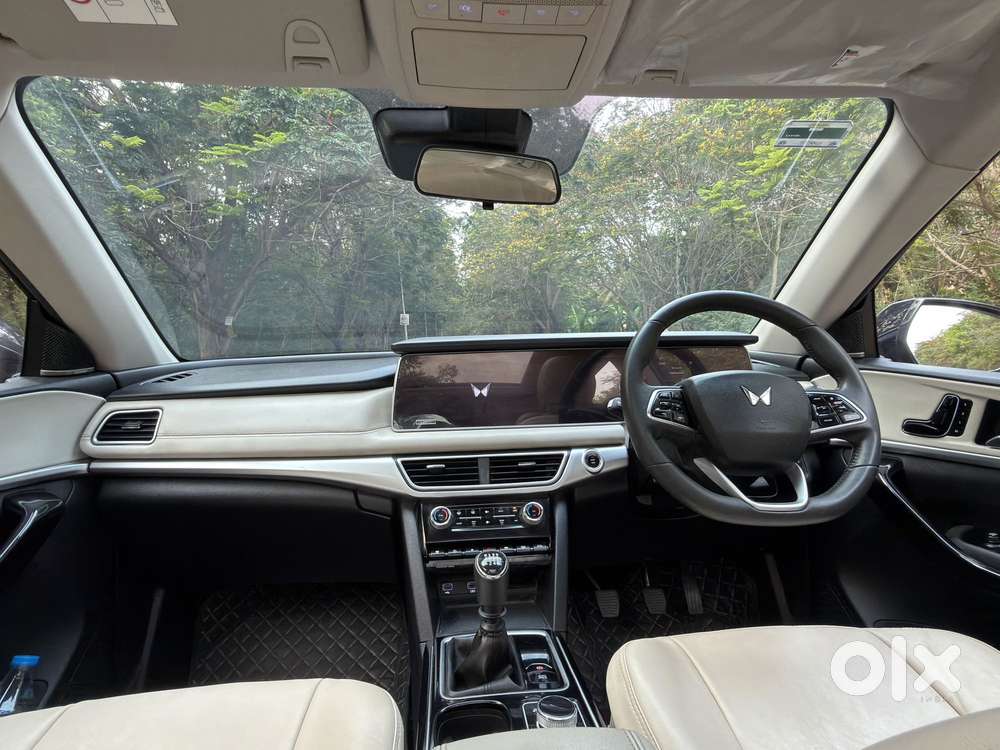 Mahindra Xuv700 2.2 Ax 7 Diesel Mt Luxury Pack Str, 2022, Diesel