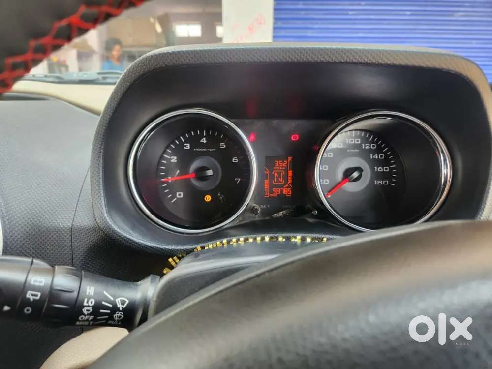 Mahindra Tuv 300 Amt 2018 Diesel 98000 Km Driven