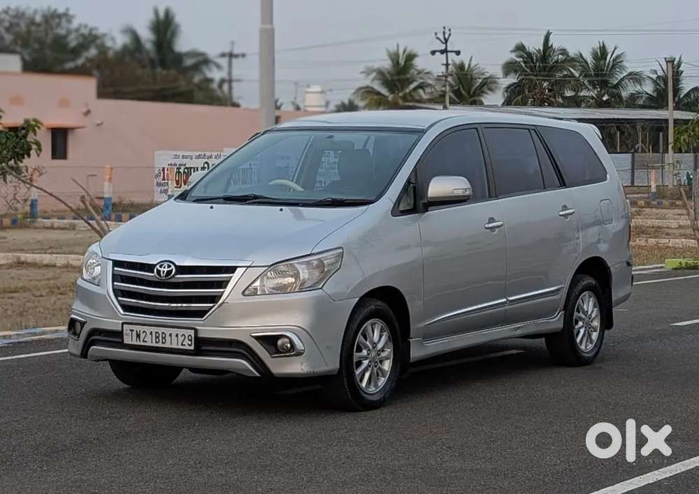 Toyota Innova 2014 Diesel, Proper Company Service Record.
