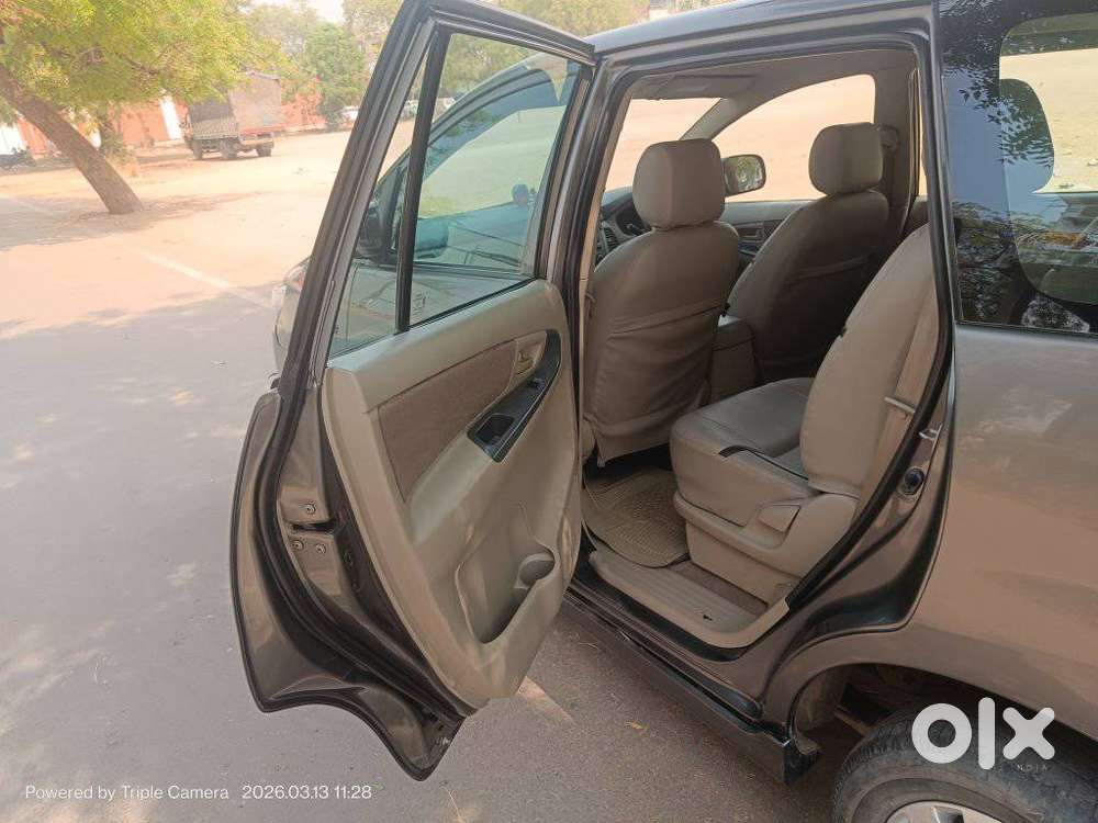 Toyota Innova 2.5 Gx 7 Str Bs-iii, 2013, Diesel