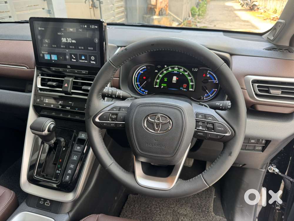 Toyota Innova Hycross 2.0 Zx (o) Hybrid 7 Str, 2025, Petrol