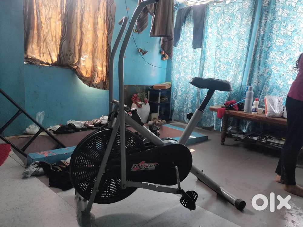 Body gym the fitness equipment Gym cycle