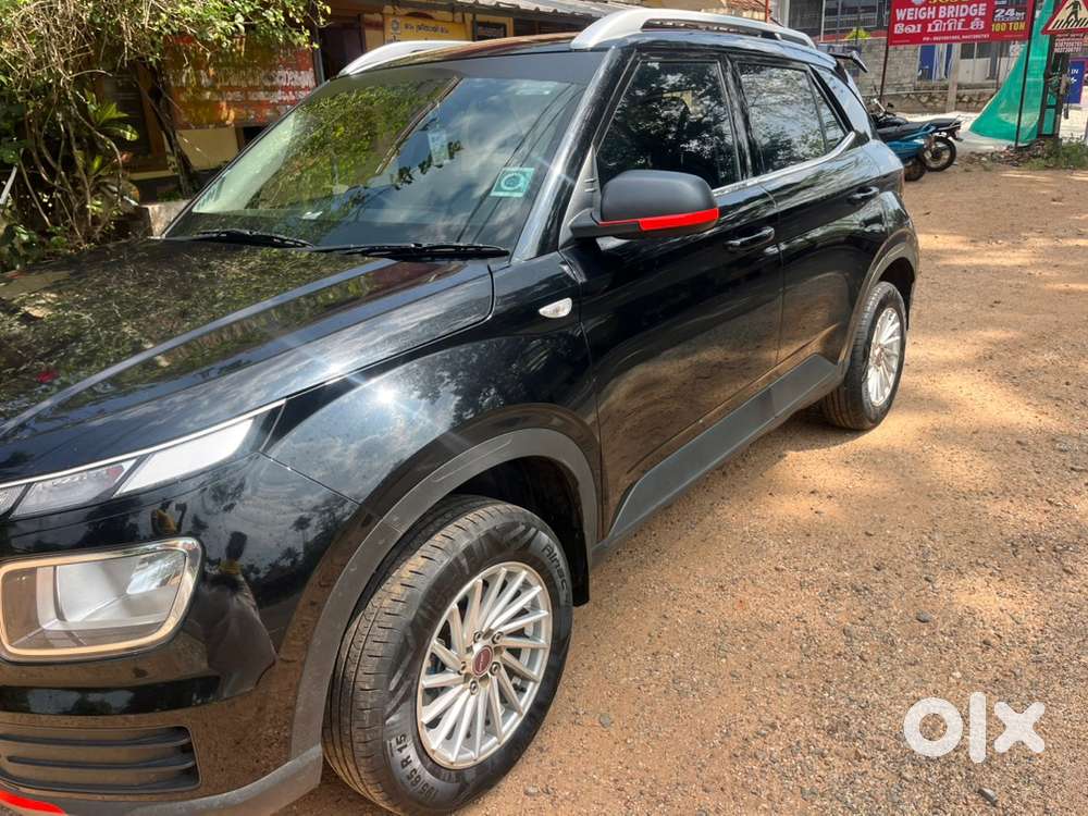 Hyundai Venue 2024 Petrol 37000 Km Driven