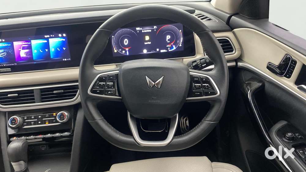 Mahindra Xuv700 2.0 Ax 3 Petrol At 5 Str, 2023, Diesel