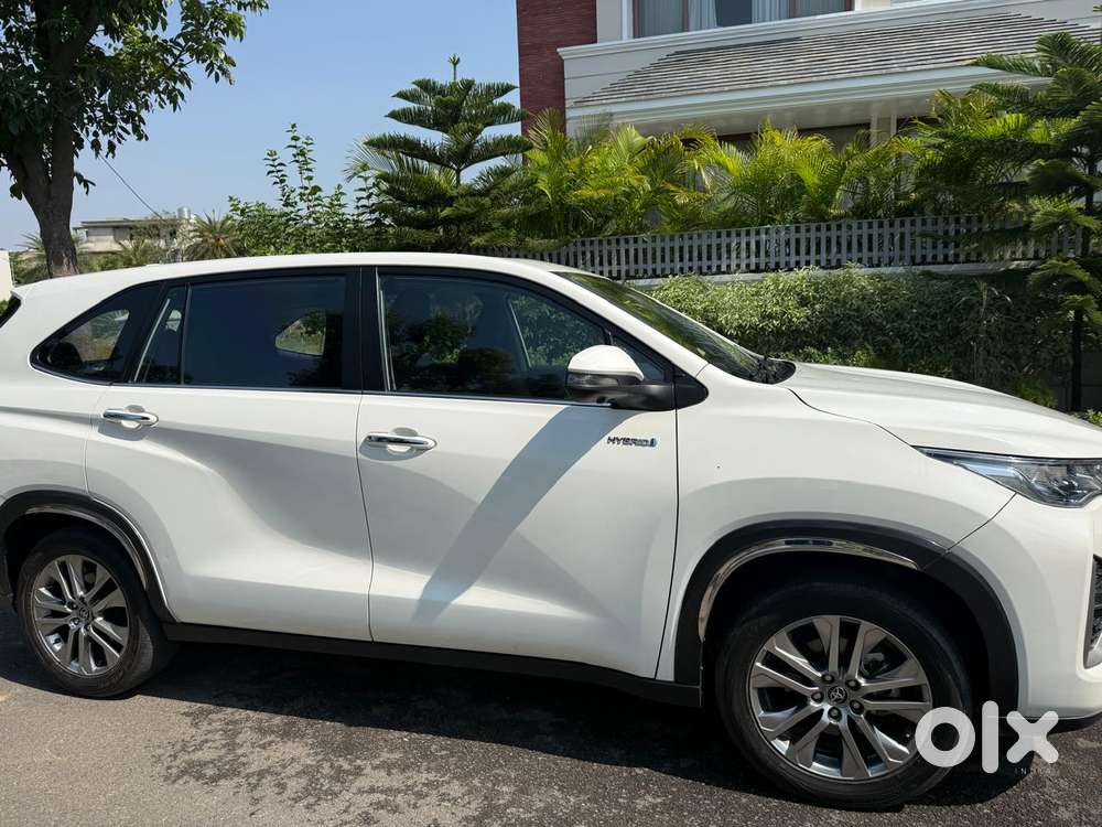 Toyota Innova Hycross 2.0 Zx (o) Hybrid 7 Str, 2023, Electric