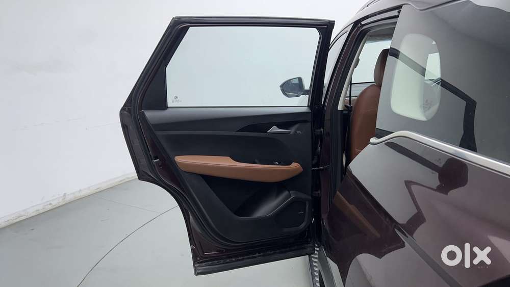 Mg Hector Plus 1.5 Sharp Turbo Cvt 6 Str, 2022, Petrol