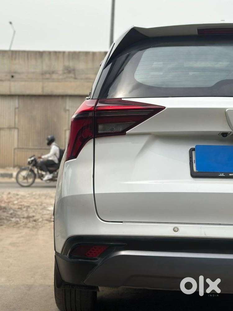 Mahindra Xuv700 2.2 Ax 5 Diesel At Str, 2023, Diesel