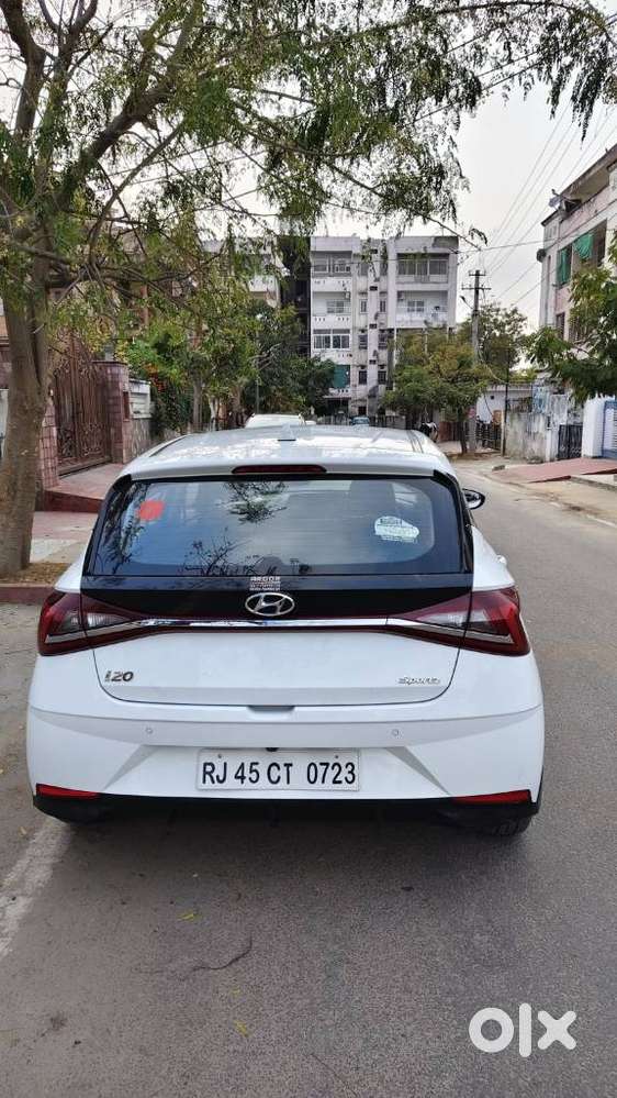 Hyundai I20 Sportz 1.2 Ivt Dual Tone, 2022, Cng & Hybrids