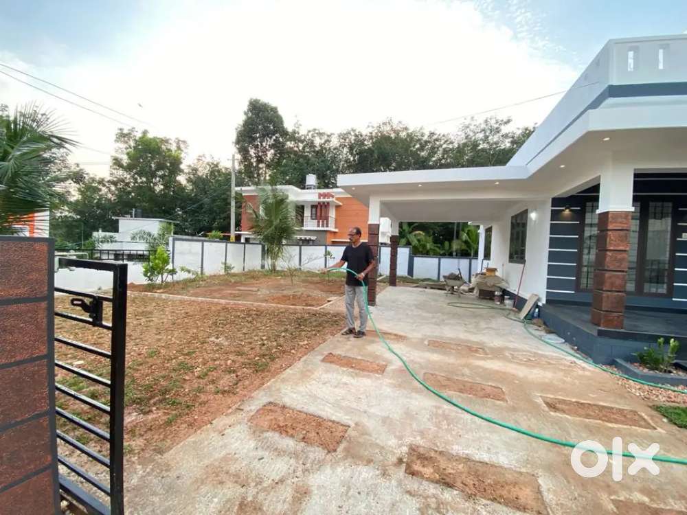 Kumbanad Near 1700 Sqft. 3 Bhk 10 cent House For Sale Good well For