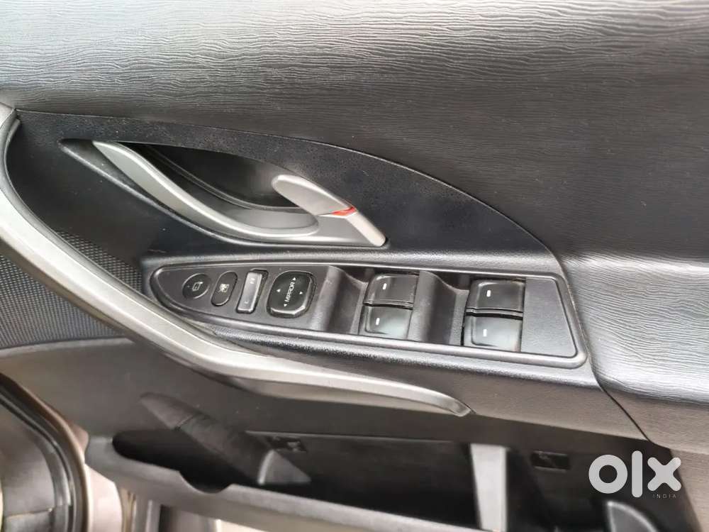 Mahindra Xuv500 W10 Brand New Car Condition