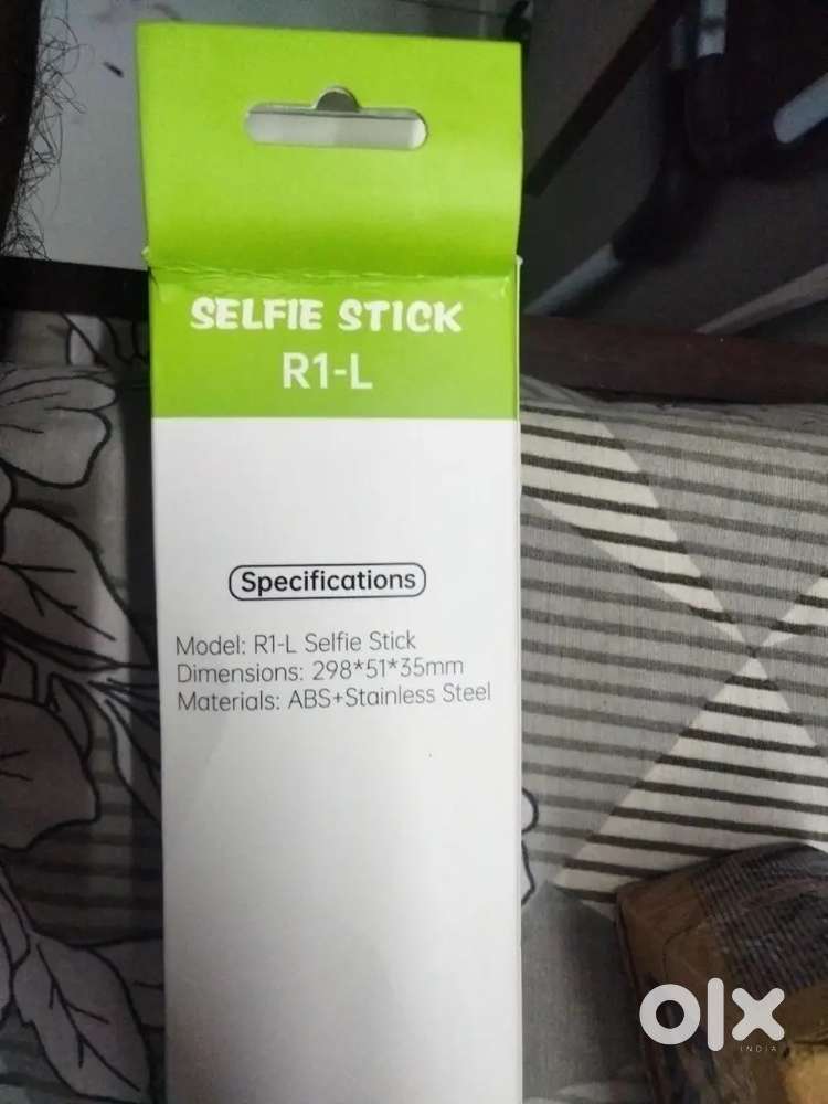 Brand New R1-L Selfie Stick | Unused | Excellent Condition