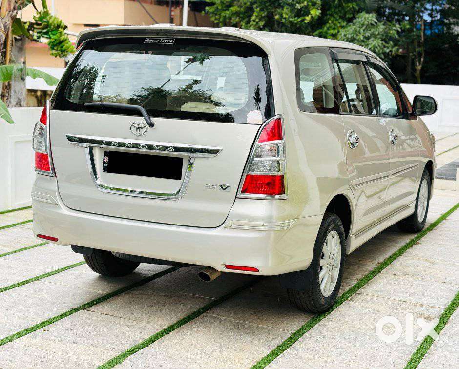 Toyota Innova 2.5 V 8 Str, 2012, Diesel