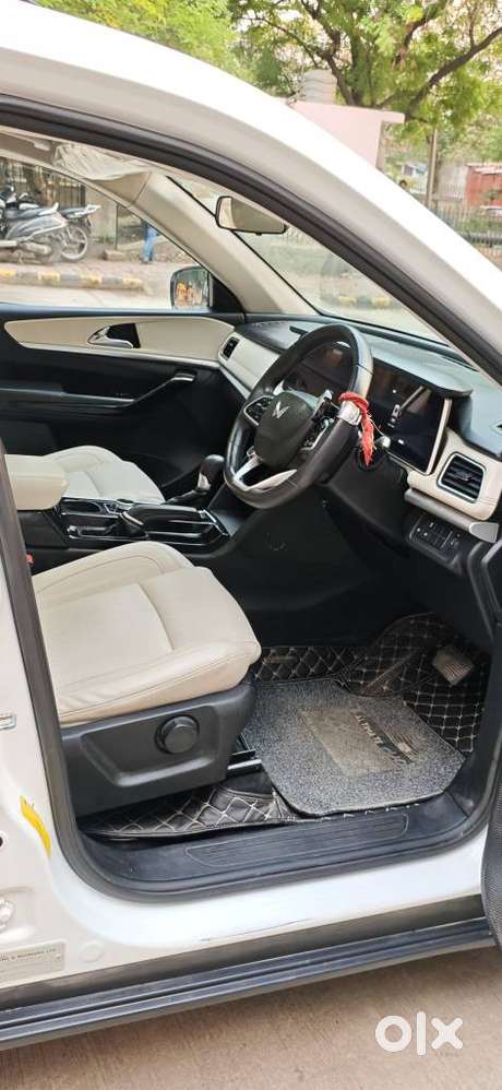Mahindra Xuv700 2.2 Ax 7 Diesel At Str Awd, 2024, Diesel