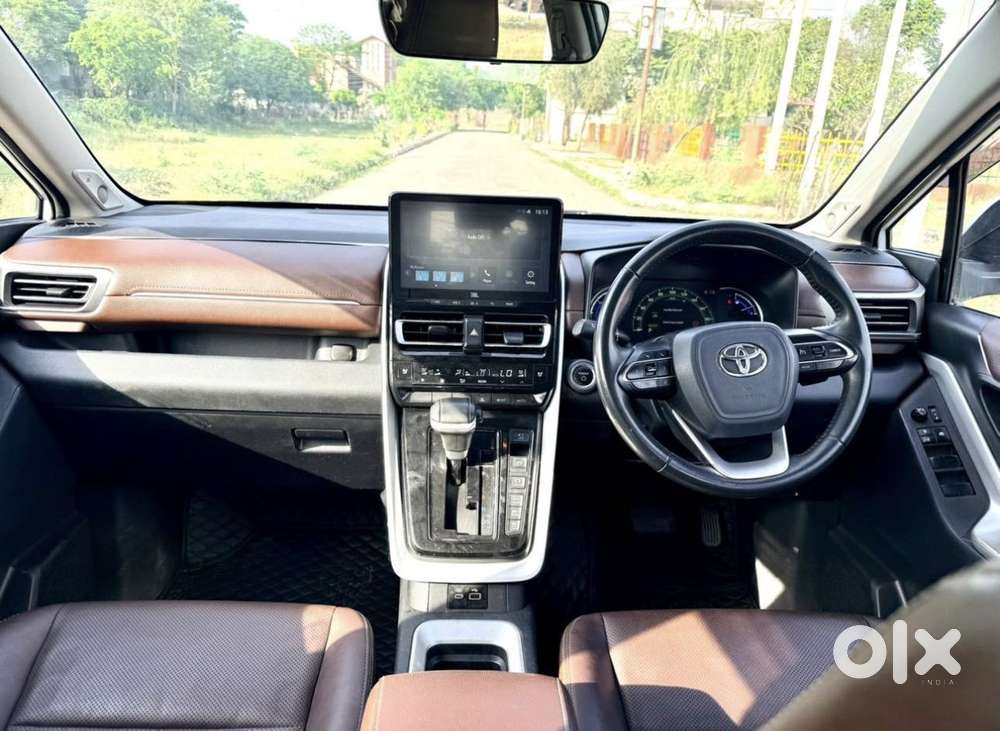 Toyota Innova Hycross 2.0 Zx Hybrid 7 Str, 2023, Petrol