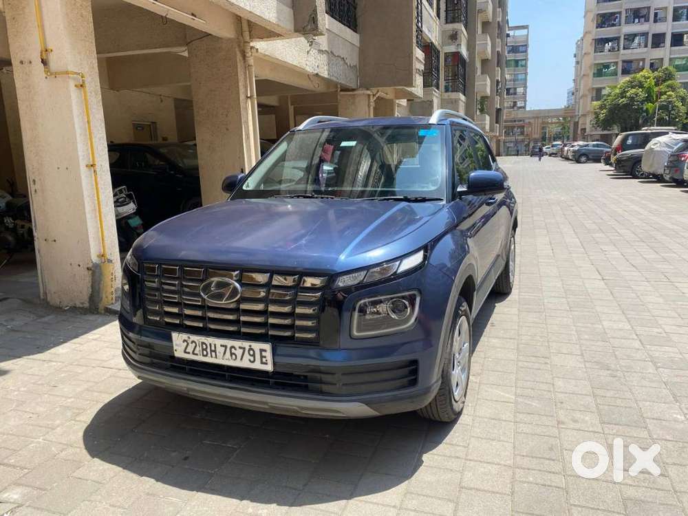 Hyundai Venue 2022 Petrol 11700 Km Driven