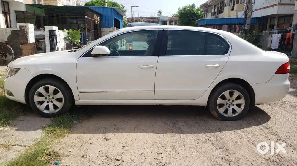 Skoda Superb 2013 Petrol 120000 Km Driven