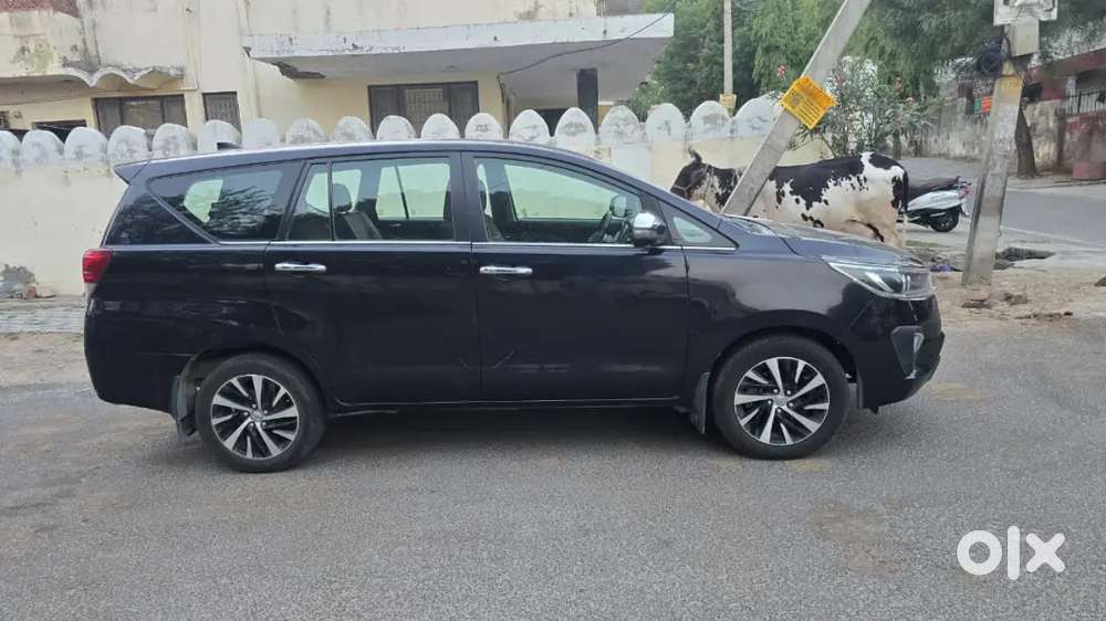 Innova Crysta Captain Seat 2.4 Z (at)