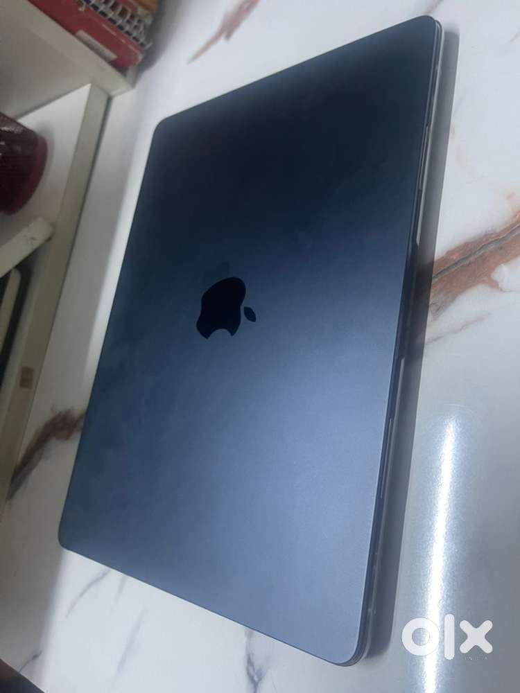 Macbook Air M2 brand new, 256gb, 9 months warranty left