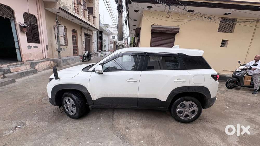 Maruti Suzuki Brezza Lxi 2024 October Single Handed 30000 Km