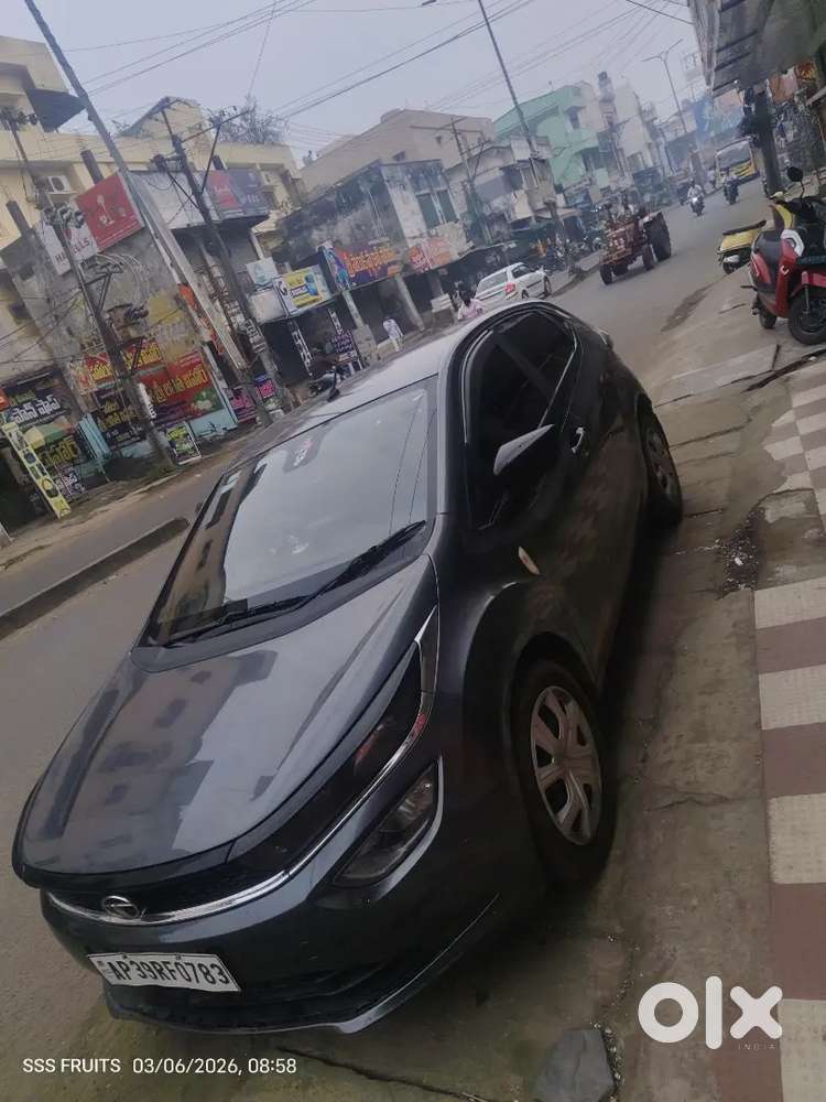 Tata Altroz Ev 2022 Petrol Well Maintained