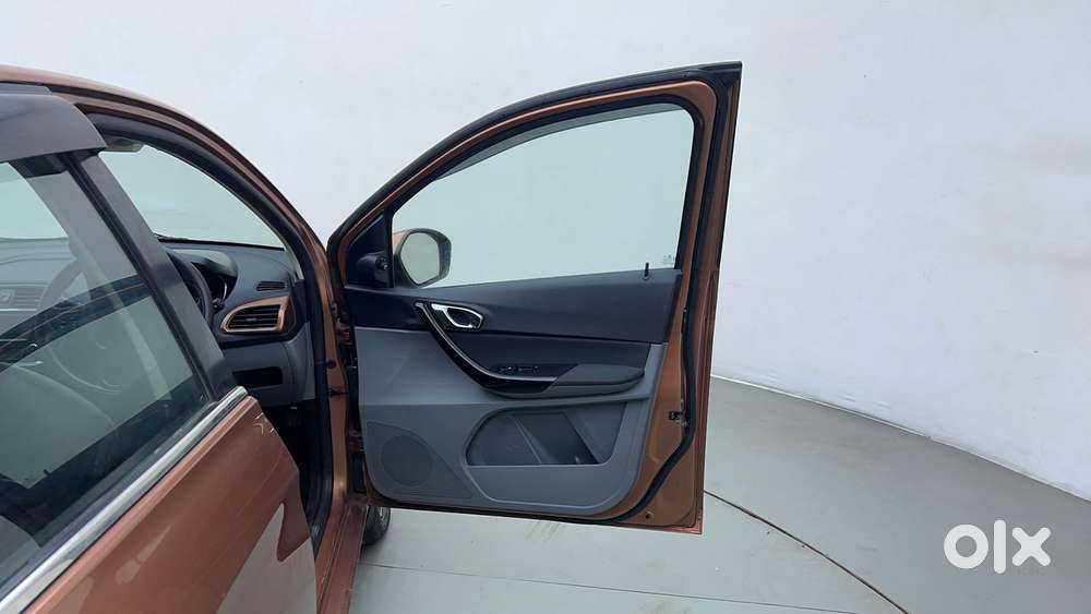 Tata Tigor Xza, 2018, Petrol