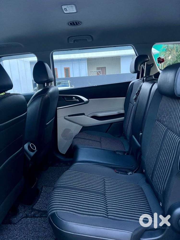 Kia Carens, 2023, Petrol