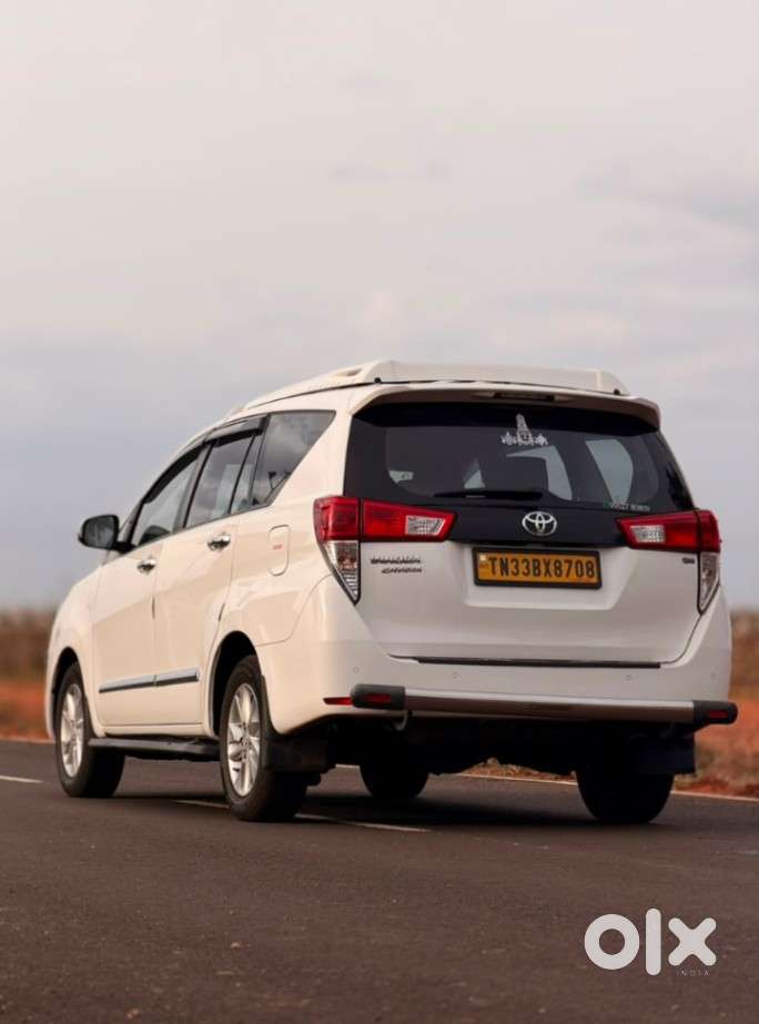 Toyota Innova Crysta [2020-ongoing] 2.4 Gx 8 Str, 2023, Diesel
