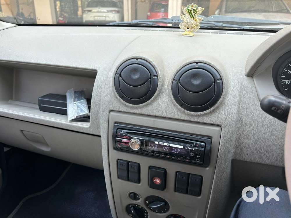 Mahindra Logan Petrol 2008