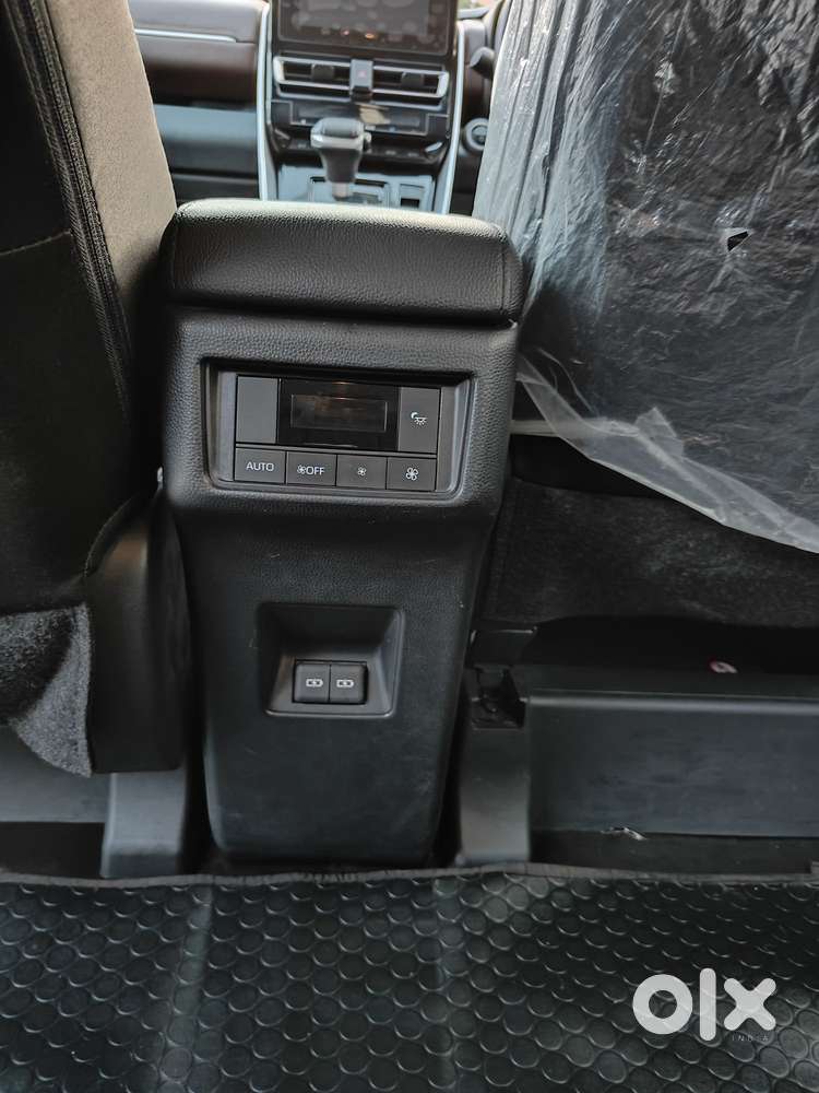 Toyota Innova Hycross 2.0 Vx Hybrid 8 Str, 2023, Petrol