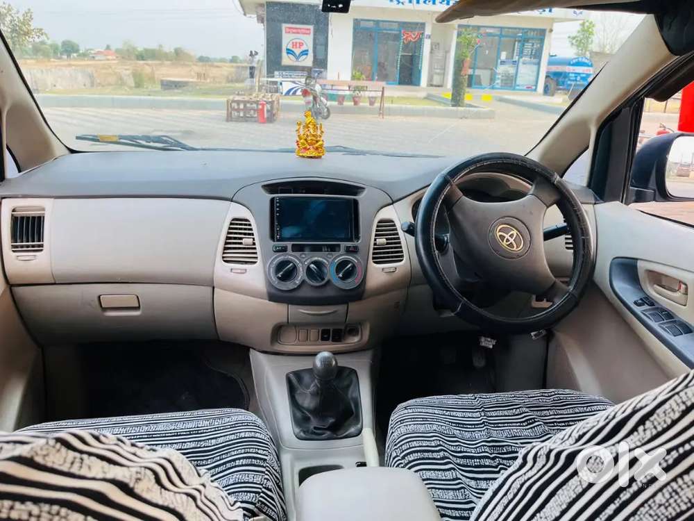 Toyota Innova Hycross 2011 Diesel 150000 Km Driven