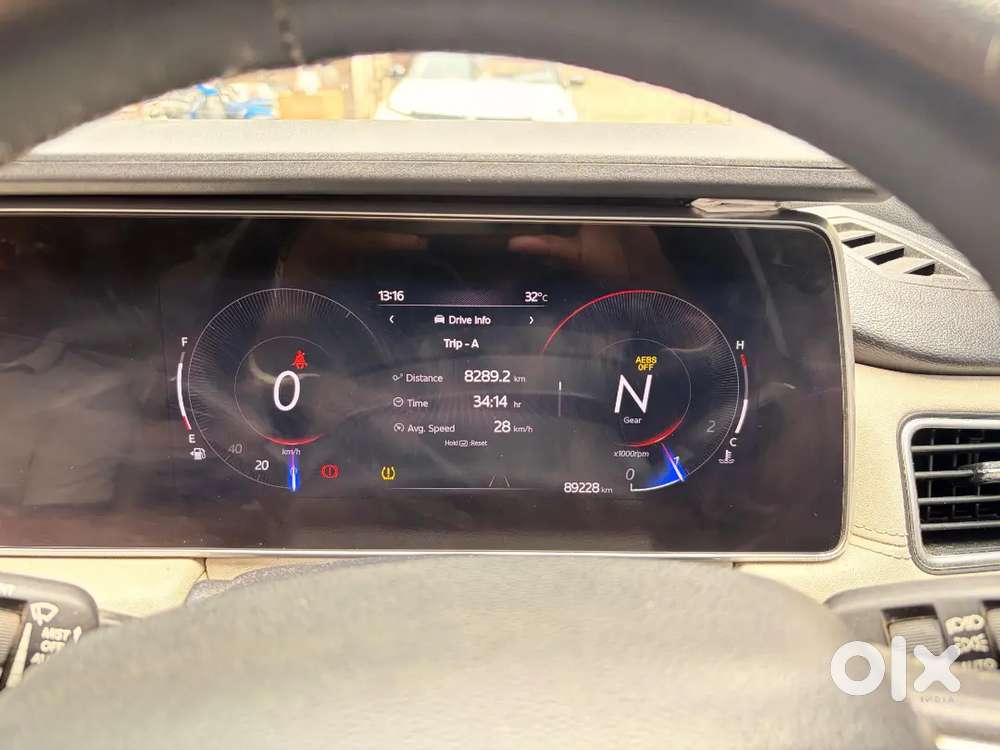 Mahindra Xuv700 2022 Diesel 89500 Km Driven
