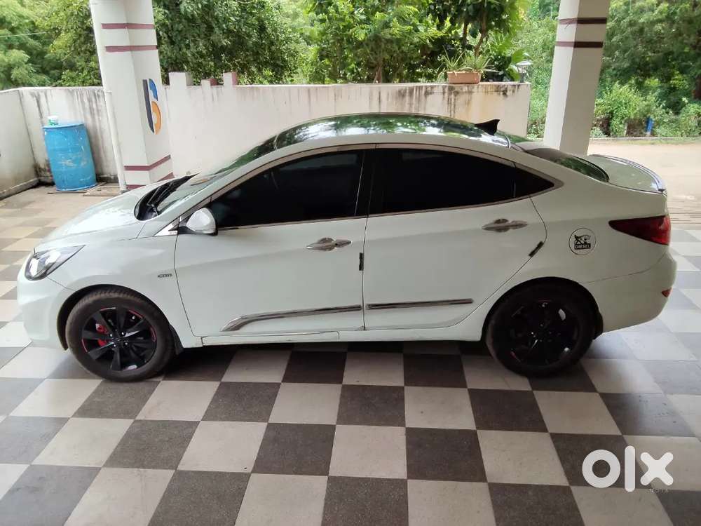 Hyundai Fluidic Verna 2011 Diesel Manual