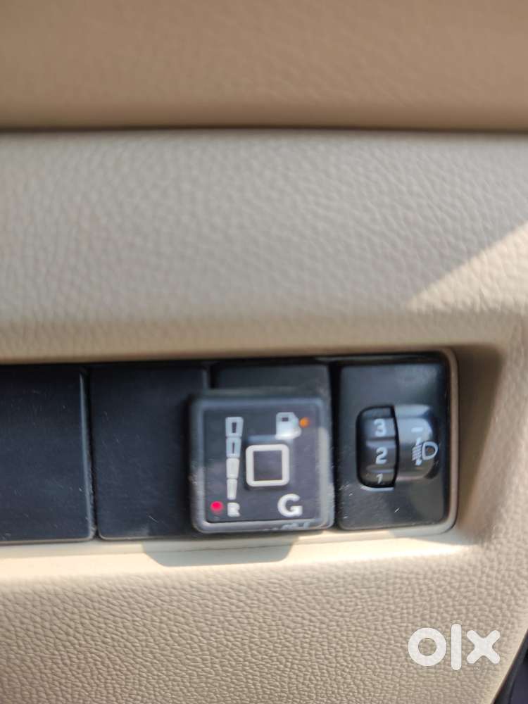 Maruti Suzuki Swift Dzire Vxi(o) Amt, 2018, Cng & Hybrids