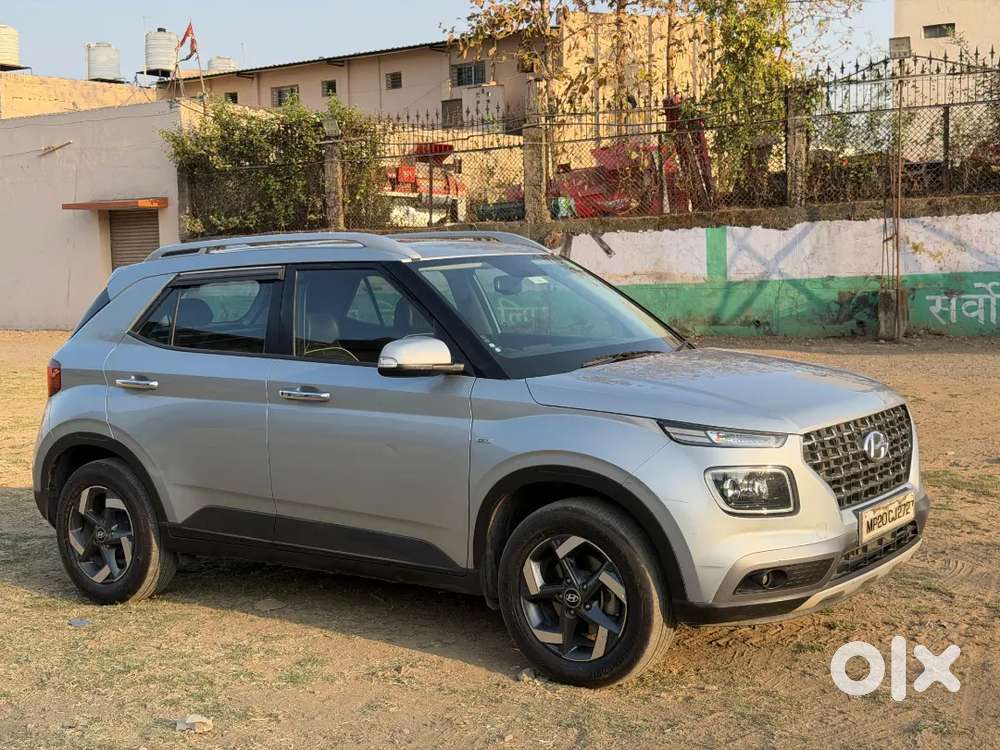 Hyundai Venue 2019 Sunroof Automatic Alloys Wheels Push Button Start