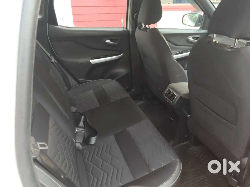 Nissan Magnite White Dual Tone For Sell