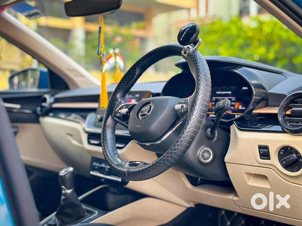 Skoda Slavia Style 1.0l Tsi Mt, 2023, Petrol