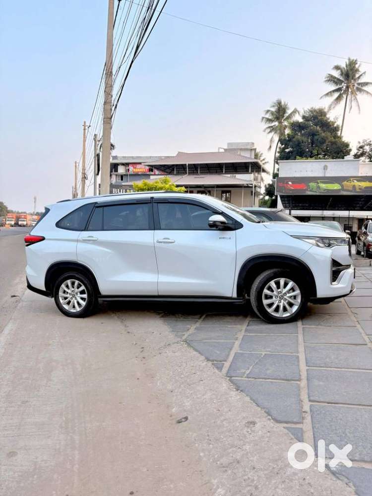 Toyota Innova Hycross 2.0 Vx Hybrid 7 Str, 2024, Petrol