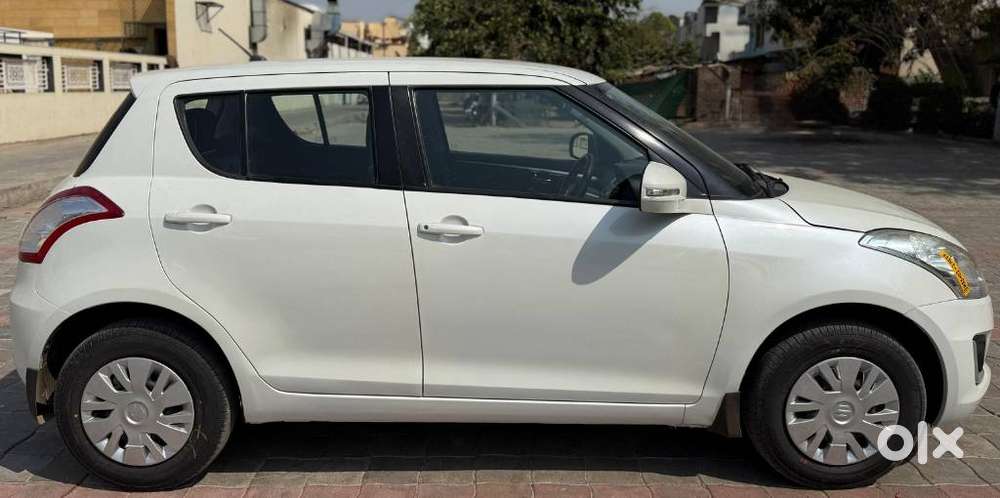 Maruti Suzuki Swift Vxi + Manual, 2017, Petrol