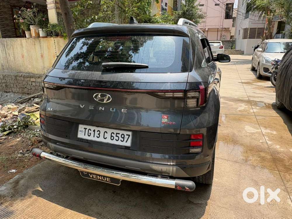 Hyundai Venue 2025 Petrol 32000 Km Driven
