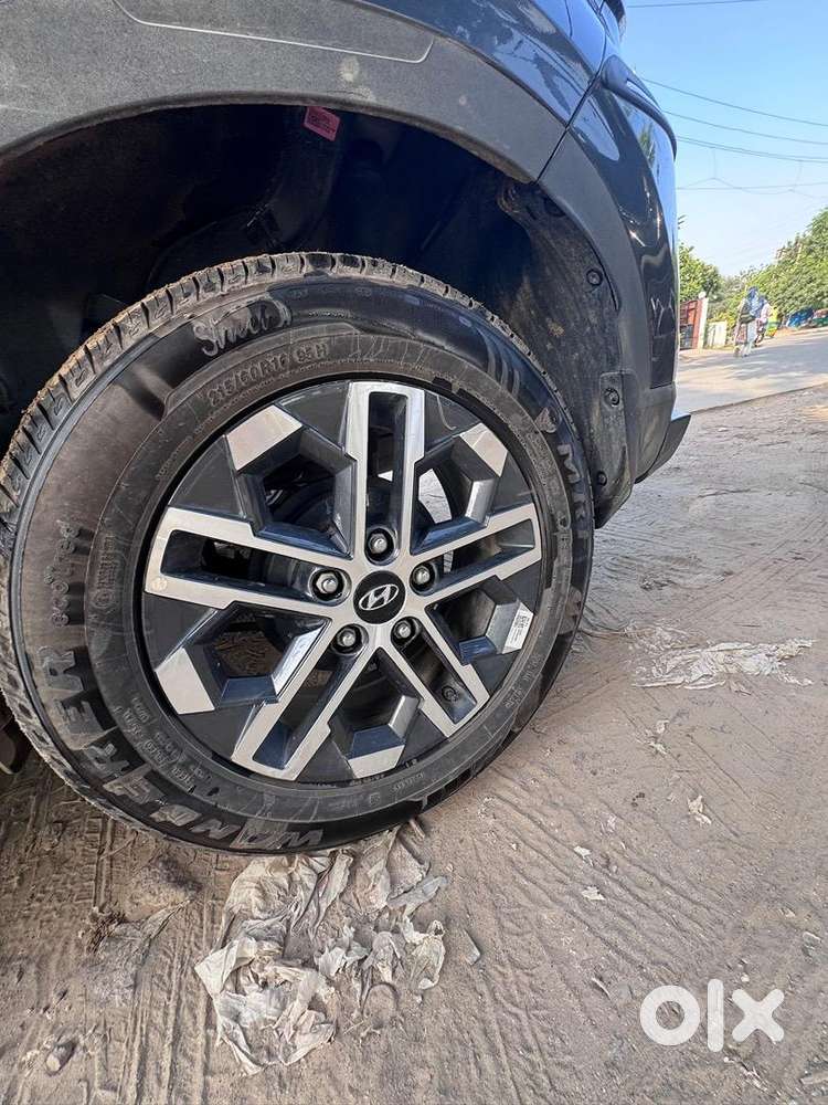Hyundai Venue Automatic Petrol Feb 2025 Model