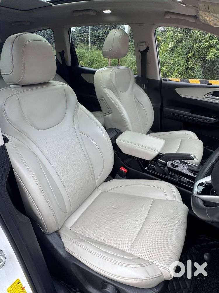 Mahindra Xuv700 2.2 Ax 7 Diesel At Str, 2023, Diesel